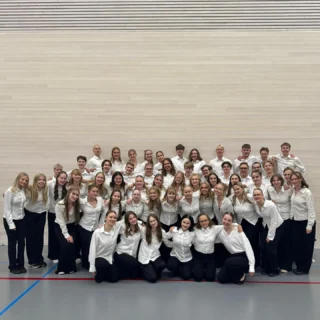 KIITOS❤️💛Wau mikä viikonloppu!
Mitkään sanat eivät riitä kuvaamaan kuinka ainutlaatuinen kokemus tämä projekti oli. Esiintyminen kahdesti olympiastadionilla Ultra Bran konserteissa on kokemus, jota kukaan meistä ei tule unohtamaan.Kiitos @ultrabraofficial , kun saimme olla osana yli 400 hengen suurkuoroa ja tätä mahtavaa kokemusta!Erityiskiitos @tuomasforss ! Kiitos kun ohjasit ja mahdollistit meille tämän unohtumattoman kokemuksen!🫶 Haluamme kiittää myös Päiviä korvaamattomasta tuesta projektin parissa!🫶💐Kiitos suurkuorolle
@nomadvocals @kallionlukio @sibeliuslukio @vaskivuori
sekä kuoronjohtajalle @jussi.t.mattila 🙌🎶Konsertti löytyy kokonaisuudessaan @yleareena
https://areena.yle.fi/1-74821768#ultrabra #olympiastadion #kalevanlukionmusa #kalevanlukio