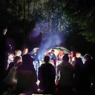 Viime viikonloppuna oli LI08 elämyskurssin vaellusosuus Birgitan polun maisemissa.✨🤩
Opettajat Ulla ja Jamo olivat retken jälkeen väsyneitä, mutta onnellisia. Vettä tuli taivaan täydeltä koko viikonlopun, mutta ihanat opiskelijamme olivat siitä huolimatta reippaina koko retken ajan 😊