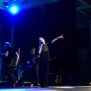 BÄNDIKONSERTTI ON TÄÄLLÄ TAAS!🤩Torstaina 13.11. klo 17 Kalevan lukion musalinja tarjoaa mielettömiä musiikkiesityksiä bändikonsertin muodossa!🔥 Tulethan paikalle, sillä konsertti on täysin ilmainen.🕺Nähdään konsertissa!🫵13.11.
Klo 17
Kalevan lukio (Salhojankatu 33)Kuvat: @maijaheiphotos#kalevanlukio #kalevanlukionmusa #musalinja #musiikki #lukio